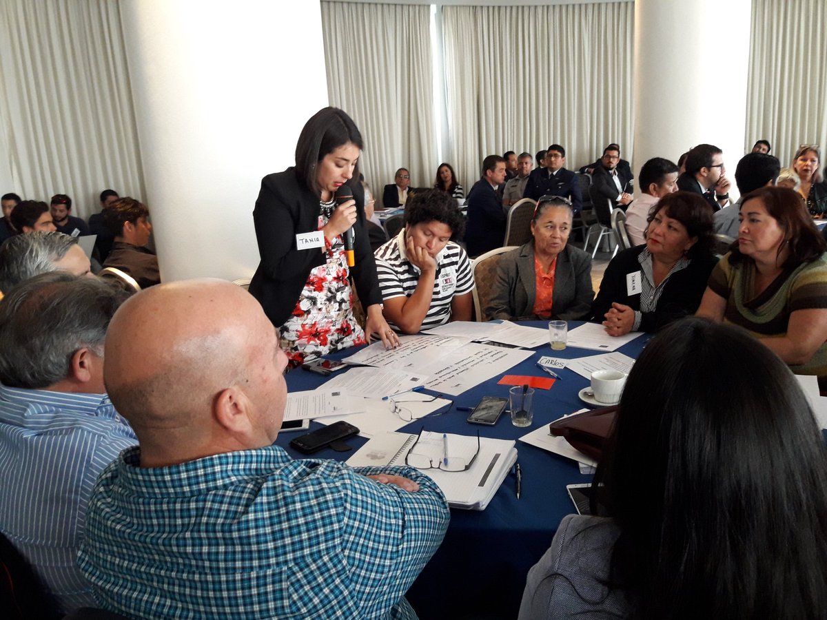 EnergiaAntof's tweet photo. Excelentes opiniones entregadas por los distintos actores que participan en el taller de la #RutaEnergética 2018-2022. Gran insumo para la construcción de esta carta de navegación #ChileLoHacemosTodos 👏💪💪 https://t.co/LIV01Fmgb6
