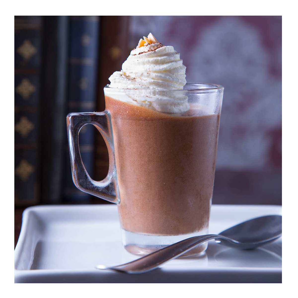 leboubistro's tweet photo. Duas paixões em uma combinação perfeita: chocolate e creme chantili! ❤️ https://t.co/8K4DG5omjJ