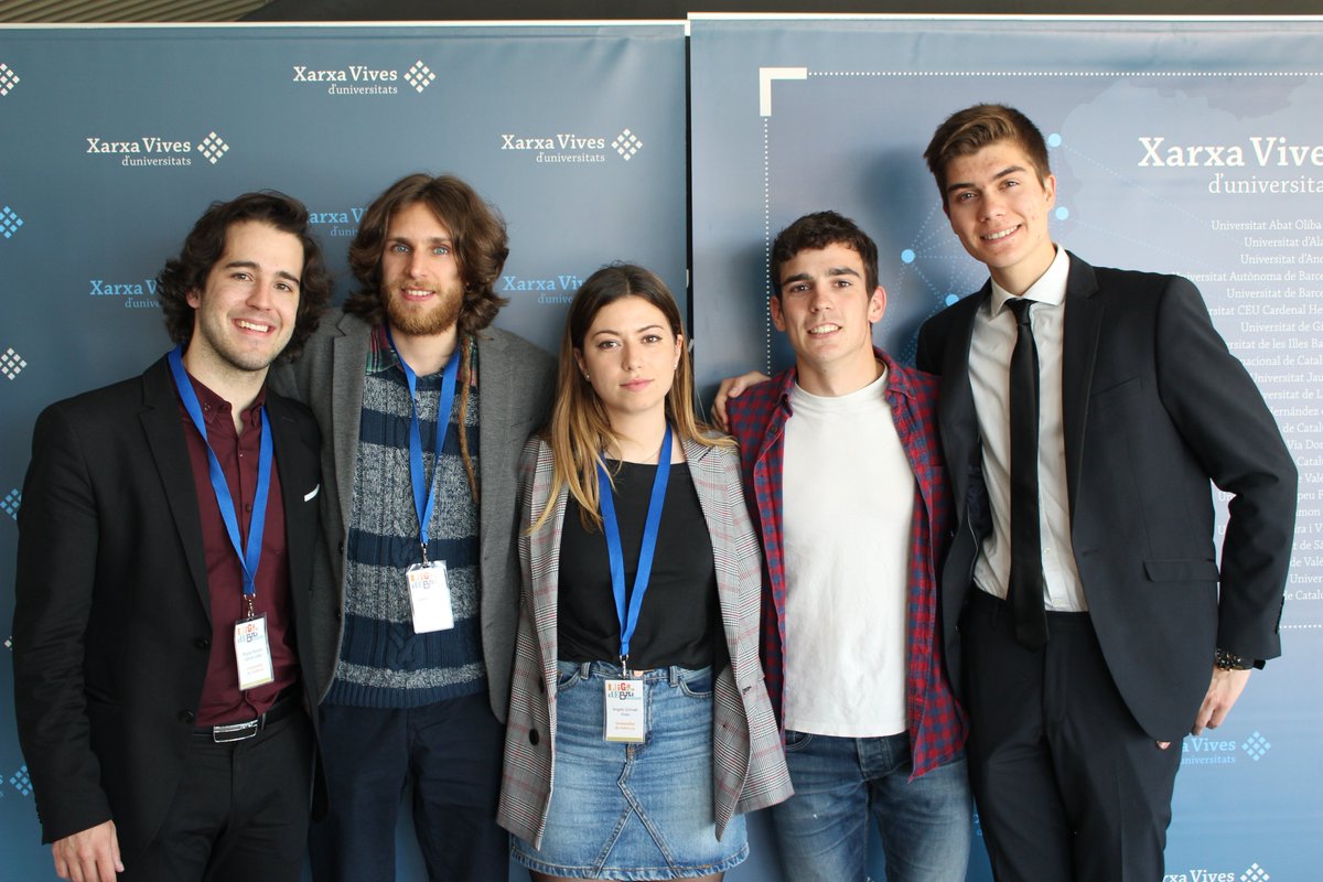 xarxavives's tweet photo. 🏆 L’equip de la @UV_EG (@SediUV) es proclama campió de la #lligadedebat universitària 2018!

Enhorabona! https://t.co/or9YJdYYCY