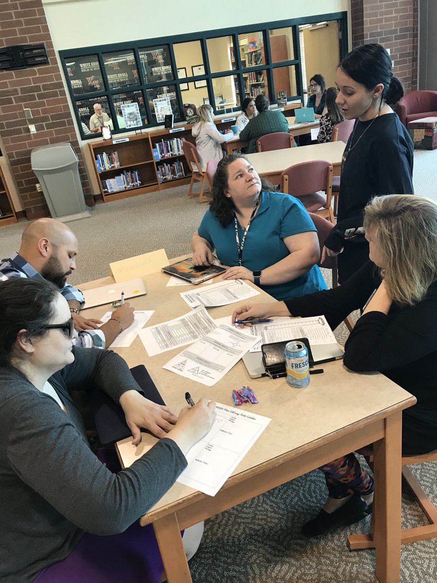 APMillerFPES's tweet photo. What are we learning right now in our Edcamp?! Micro-lecture, Personalized Learning, Creativity and Infographics! @CarolinaMills98 @D_Pukl @Khaynes315 @WhiteKnollHigh #growlearnshare #howlaboutit https://t.co/GdIR0UR1jK