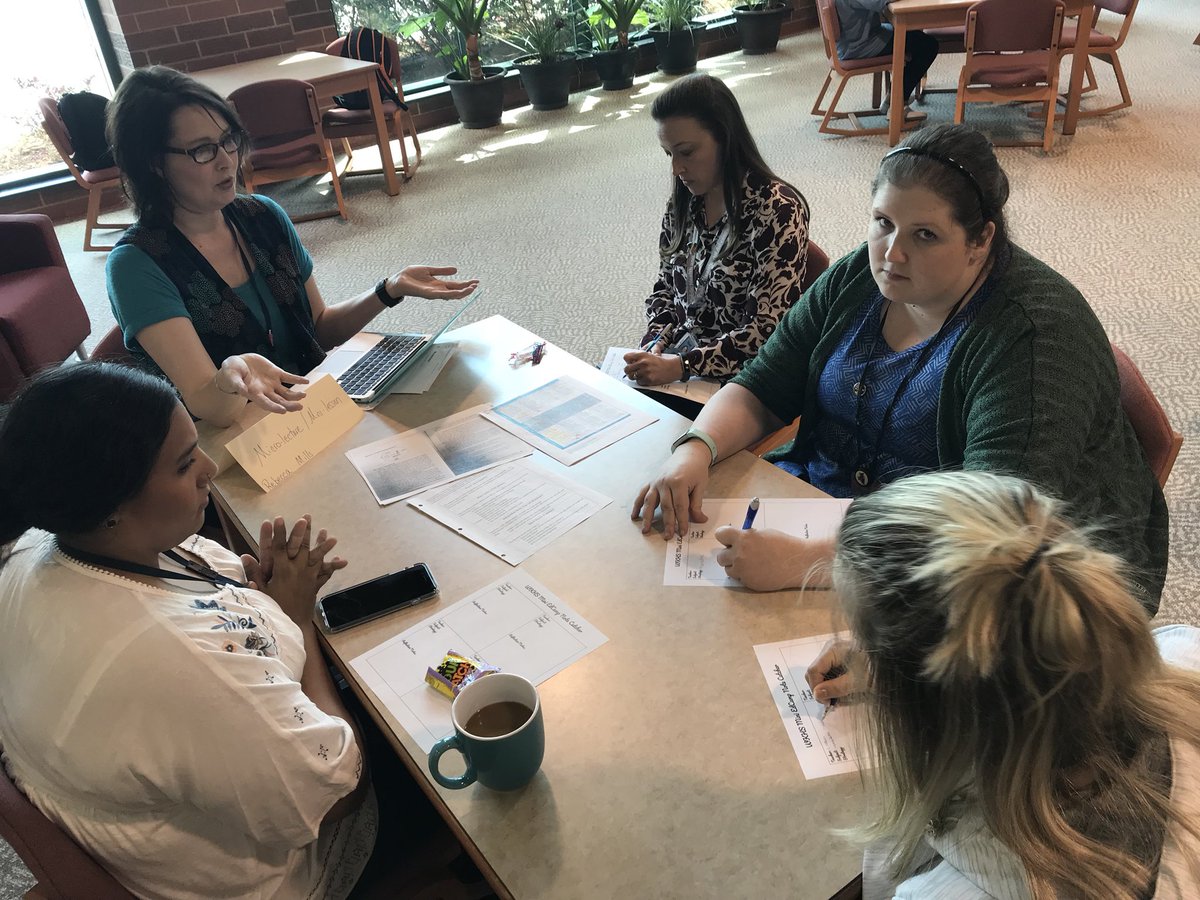 APMillerFPES's tweet photo. What are we learning right now in our Edcamp?! Micro-lecture, Personalized Learning, Creativity and Infographics! @CarolinaMills98 @D_Pukl @Khaynes315 @WhiteKnollHigh #growlearnshare #howlaboutit https://t.co/GdIR0UR1jK