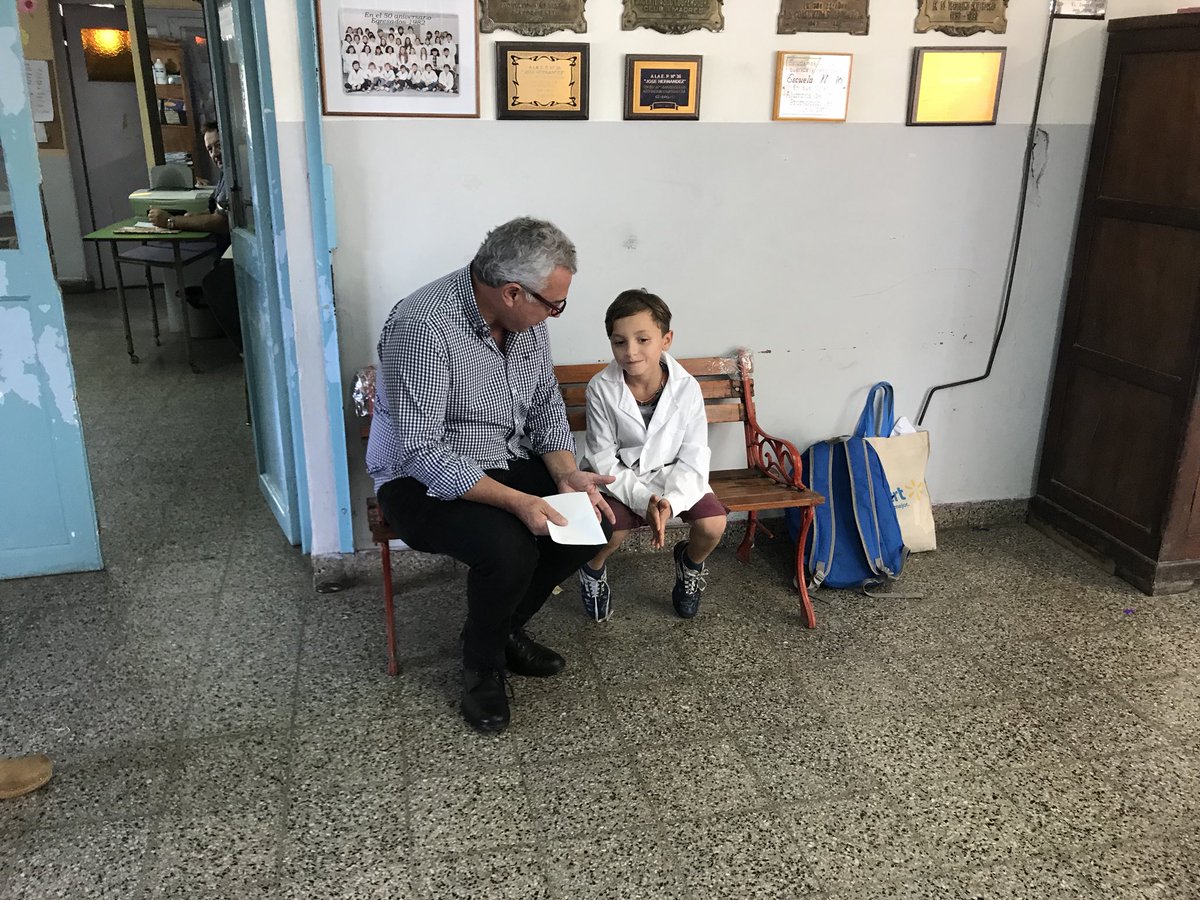 ZamoraJulio's tweet photo. Esta mañana me acerqué a la escuela técnica nro 1 de El Talar y a la primaria nro 35 del barrio El Zorzal para entregar nuevo mobiliario donado por el @MunicipioTigre y charlar con autoridades y alumnos. https://t.co/DzhGNQXP5M
