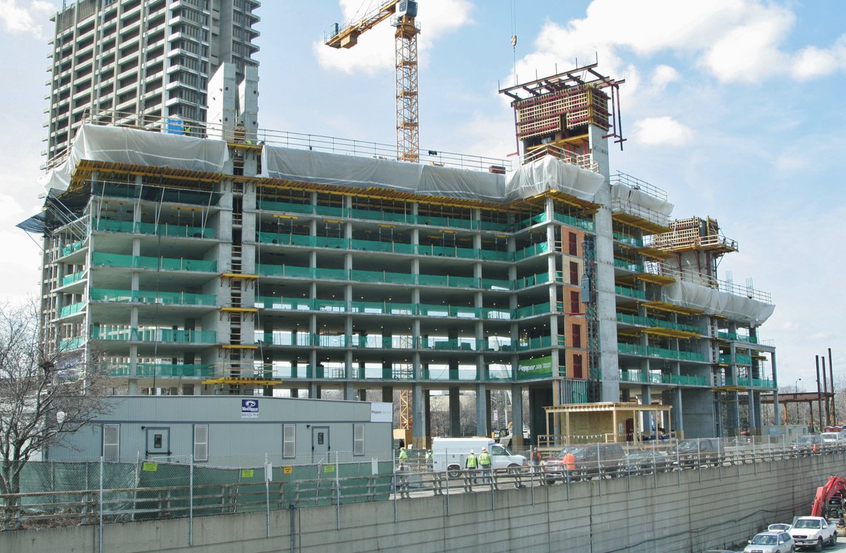 americancampus's tweet photo. Construction is progressing beautifully at our collaborative, residential/academic community with @thisisUIC. The project has a grand slam location, cool city views, transit oriented accessibility &amp; is targeting LEED sustainability! #driveevolution #putstudentsfirst #pursuegrowth https://t.co/aaNyumWkza
