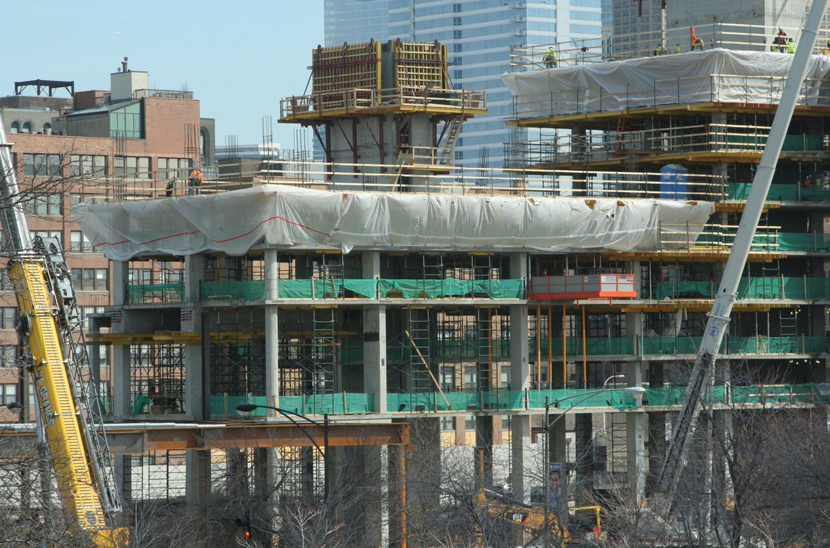 americancampus's tweet photo. Construction is progressing beautifully at our collaborative, residential/academic community with @thisisUIC. The project has a grand slam location, cool city views, transit oriented accessibility &amp; is targeting LEED sustainability! #driveevolution #putstudentsfirst #pursuegrowth https://t.co/aaNyumWkza