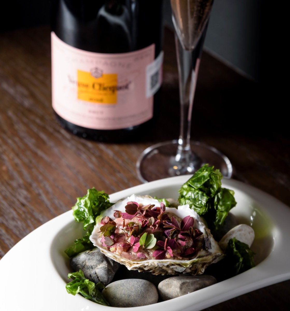 StudioMillesime's tweet photo. @VeuveClicquot con Tartar de Res @CANADABEEFMEX  Ostras e Hidro-miel by @Pedrobargero #ChefEstudioMIllesime https://t.co/SCaOpx6nqL