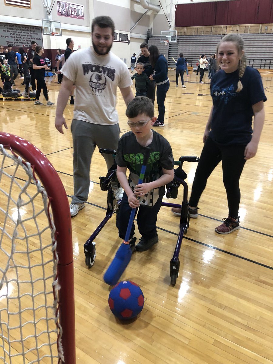 DAKenny11's tweet photo. Glacier Ridge Adjusted Learning hang’in our with friends Savannah &amp; Nick-the Prarie Ridge Seniors Class of 2018! #D47Pride #GlacierRidgeD47 #polarbearpride https://t.co/jwansSgmwn