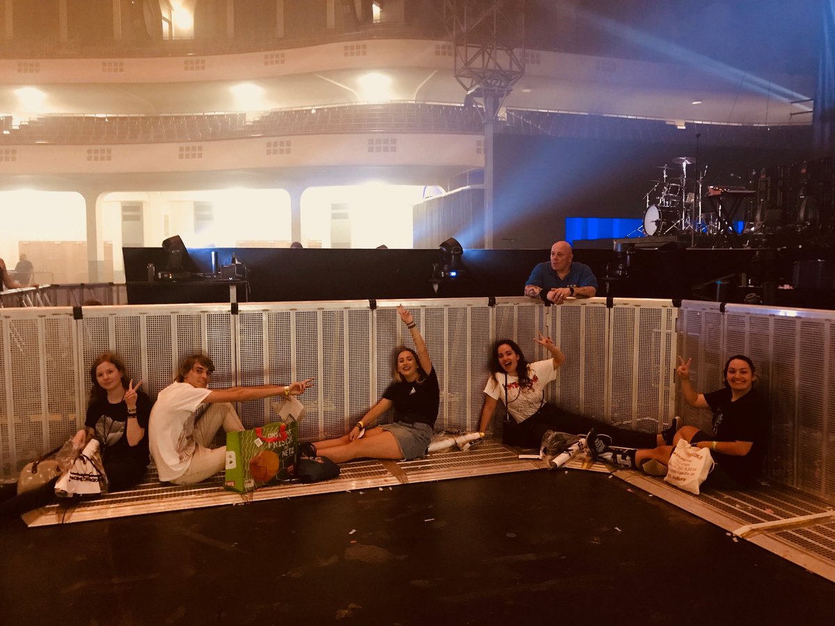 ID_Germany's tweet photo. WE DID IT!!!! #frontrowagain #flamily #Frankfurt #Bensside #Catwalk https://t.co/92dnfhJKOk