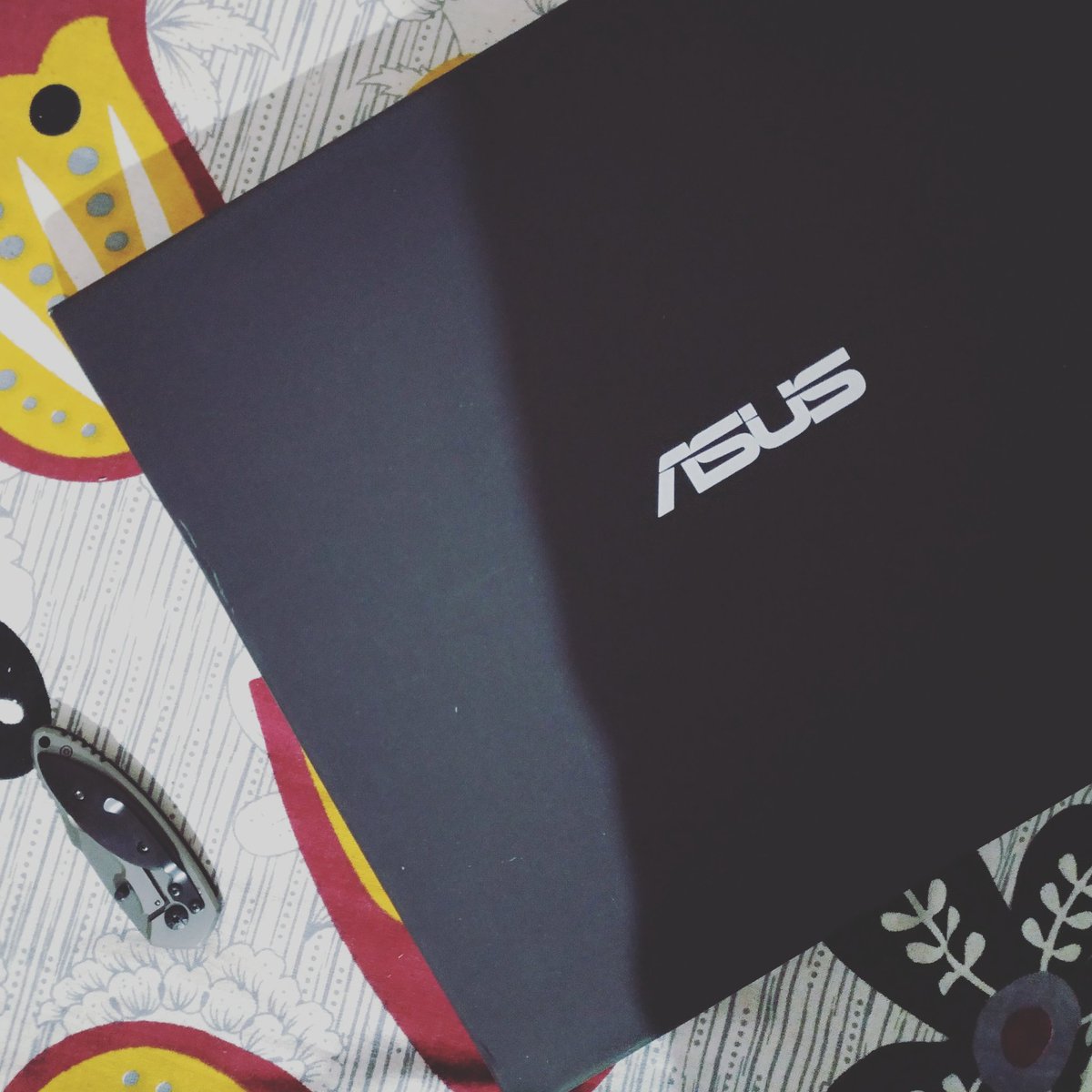 VamseeAngadala's tweet image. Hmm! What's inside? 🤔
#mysterybox #asus #unbeatableperformance #asusindia #iGadgetsworld