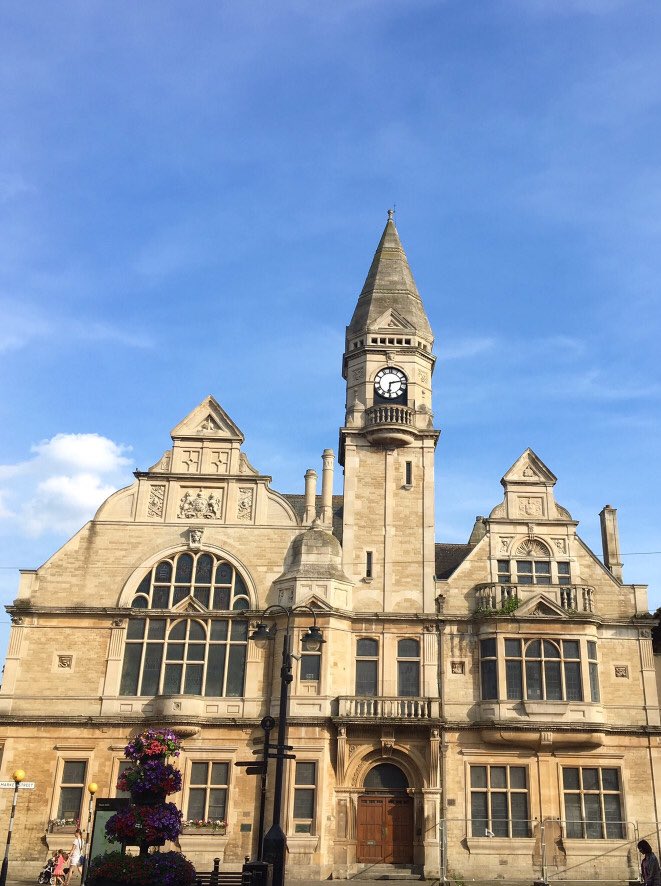 Jane132Jane's tweet photo. Looking forward to first of 4 Artist led - Kate Cochrane - sessions in using oil pastels @TownHallArts going to attempt an interpretationof this beautiful building! @lovetrowbridge @DrawingProjects @TrowMuseum #art #wiltshire #trowbridge #creativewiltshire #creativetrowbridge https://t.co/AkBIasVIkP