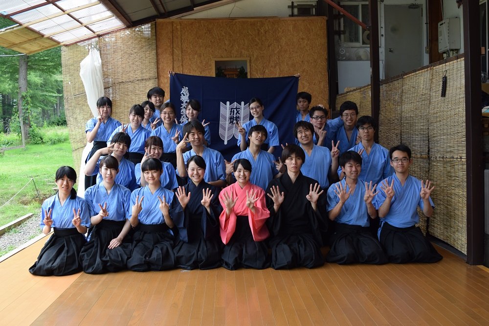 成城大学体育会弓道部 現在 男子4人 女子2人の1年生が入部してくれました まだまだ新入生募集中です 私たちと一緒に 弓道してくれる方 お待ちしております 春から成城 成城大学 弓道部 成城新歓18