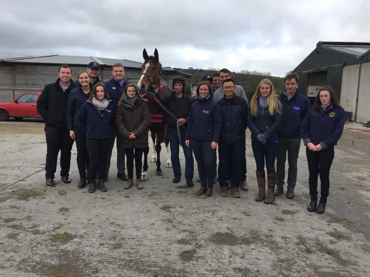 FlyingStartNews's tweet photo. Fantastic visit this morning for the #GFS1618 trainees @WillieMullinsNH https://t.co/cP8xmdF7oB