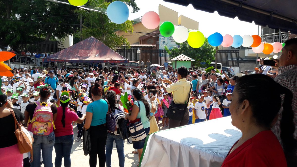 Felicito todas las personas que hicieron posible el sano esparcimiento de las y los niños de parvularia. En Zaragoza, hoy se desarrolló el día de la #Matrogimnasia. 

Sabían que es la Matrogimnasia; es ejercicio físico en el que participan los niños acompañados de sus padres.