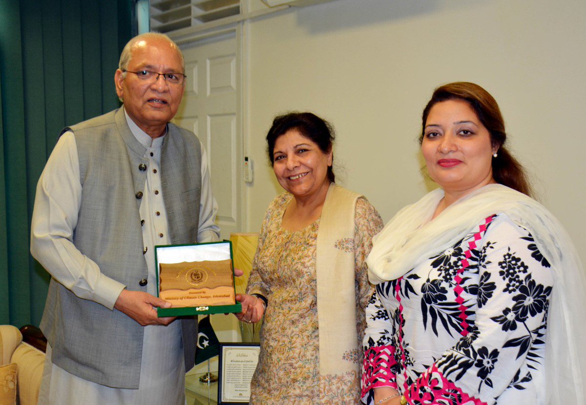 Federal Minister for Climate Change Senator Mushahidullah Khan presenting shield to Dr. Shamashad 14th Governor of State Bank of Pakistan, currently serving as Executive Secretary of  UNESCAP Parliamentary Secretary for Climate Change Romina Khursheed  also attended the meeting.