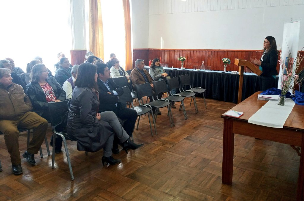 ValparaisoBBNN's tweet photo. Hoy 15 familias de #ElTabo cumplieron un sueño al convertirse en dueños de su propiedad. Seremi @rosarioperezi, gobernadora @gaby_alcalde @SanAntonio_Gob y alcalde Emilio Jorquera @Muni_ElTabo entregaron títulos de dominio.
#BuenasNoticiasParaChile #ChilePropietario https://t.co/BdLJOAeXMm