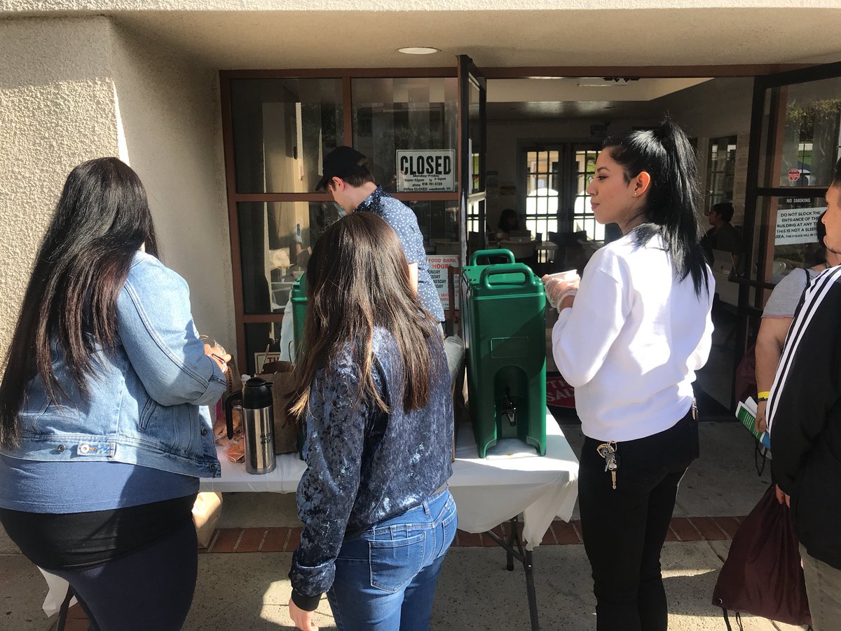 MarcoforLA's tweet photo. Thanks to our local Starbucks for coming out with coffee at our, @LAFamilyHousing homeless connect day
#HomelessConnectDay https://t.co/6HPvSUeOYS