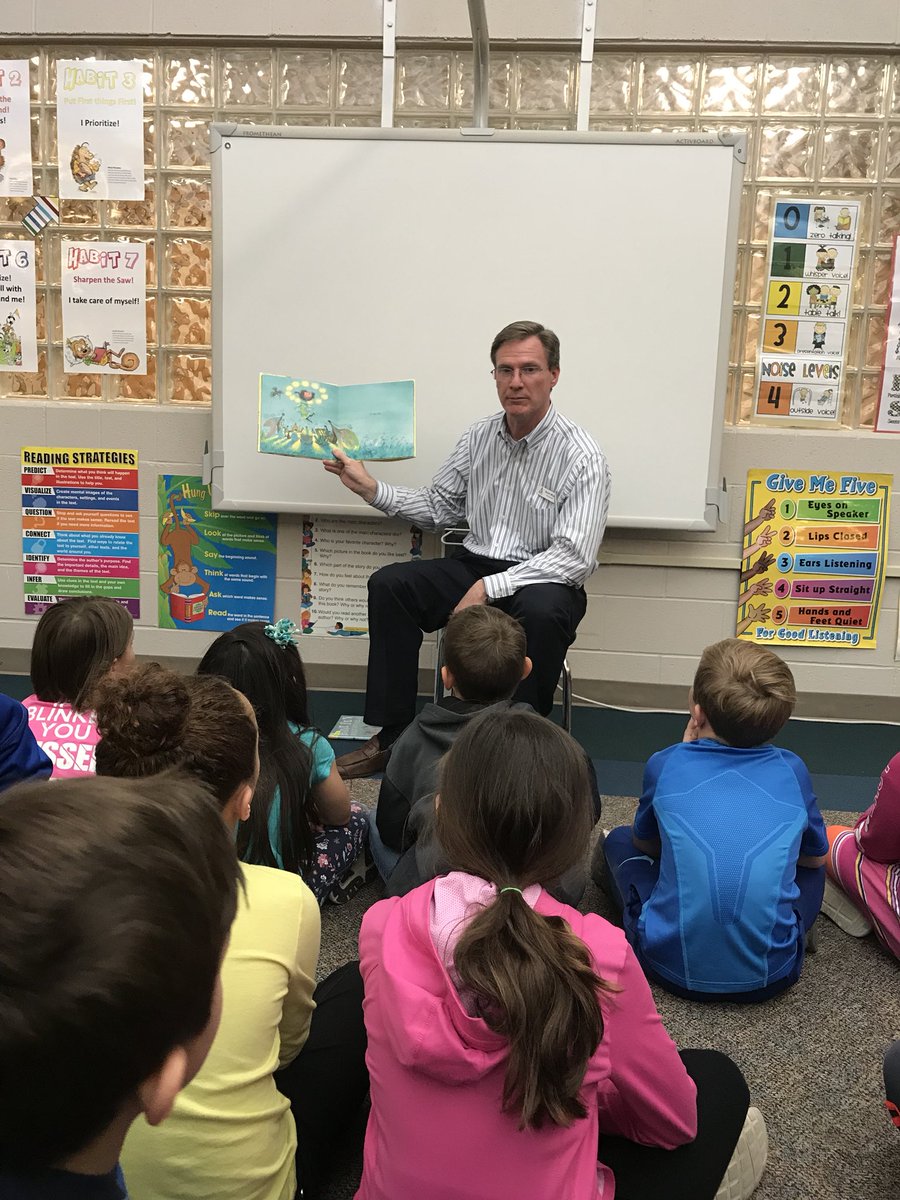 CLSalmans's tweet photo. Sunflower second graders love guest reader! @AndoverSchools https://t.co/nVvXUCzliZ