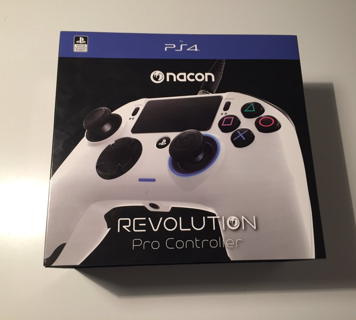 MejicanosFGames's tweet photo. La jornada de mañana de #Overwatch será la ocasión perfecta para estrenar mi nuevo juguete... es tan bonito!! A ver qué me ofrece #RoadToCobre #OWTeam #MandoNuevo #PS4 #Nacon #ProController #NaconRevolutionProController https://t.co/Sss73IF6Db