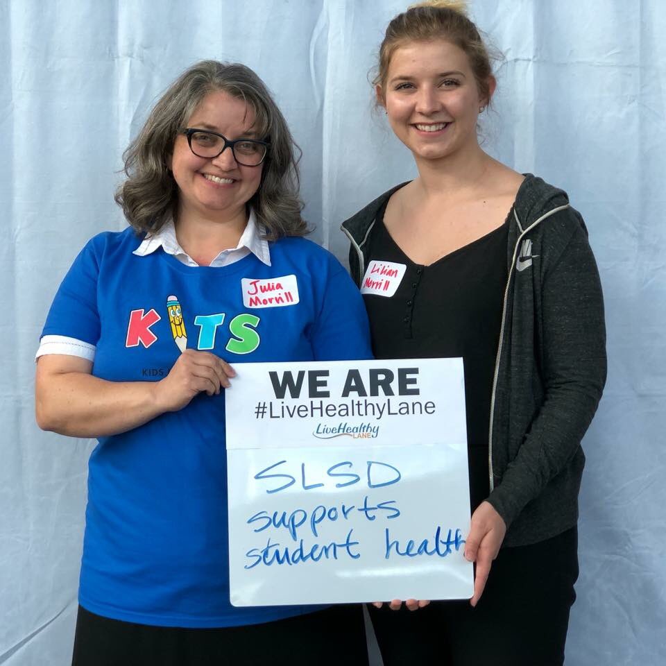 juliaoregon's tweet photo. Networking: still the #1 way to find an internship/job. Spent a couple hours yesterday helping this @UOsojc junior &amp; @SouthLane_SD grad get connected with @LiveHealthyLane. She made wonderful connections for possible internships due to her skills from @SOJCCareers &amp; @AllenHallPR https://t.co/NOagviG7hU