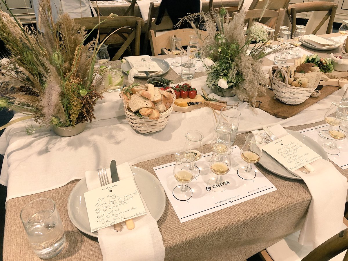 Amy_Hoppy's tweet photo. Learning all about #FragranceCombining with the new @JoMaloneLondon range #EnglishFields at the @VandAWaterfront with a @ChivasRegalSA pairing to match 😍 So many gorgeous scents in this room! #whisky #fragrance #perfume #style https://t.co/phcSlbo55E
