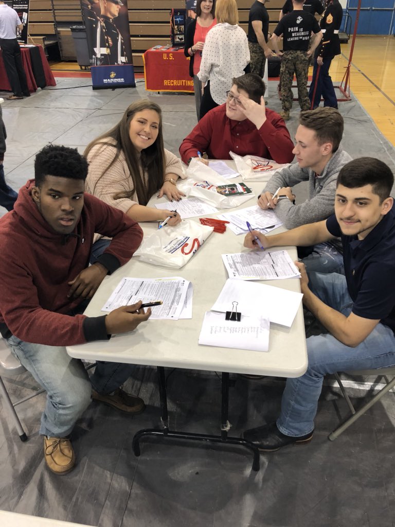 careercoach_AD's tweet photo. @Deshler2018 applying for jobs! @DeshlerHS #hired #careertech #ALcareercoach https://t.co/160tC48FXF