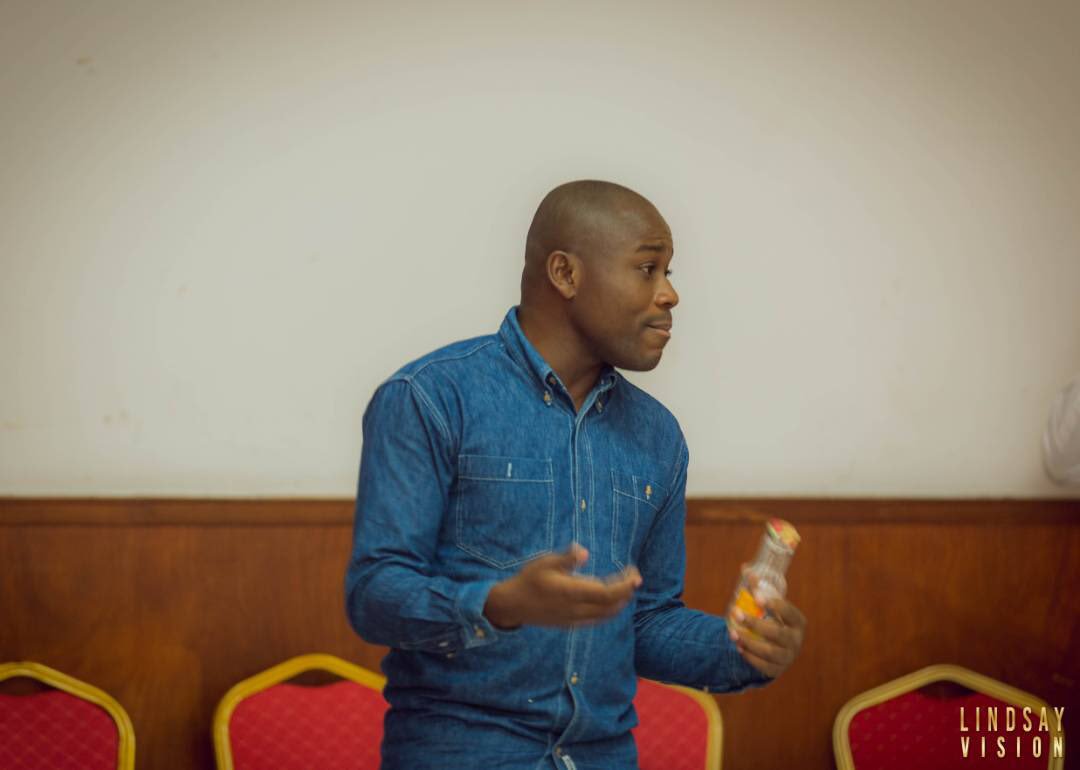 Agro1000enium's tweet photo. @BonnyMaya notre expert digital et @instant animaient l’atelier “La jeunesse au service des usages numériques pour l’agroalimentaire au Congo”. C’était également l’occasion d’annoncer la sortie prochaine de l’application Mosala au Congo 👍. https://t.co/u8TfcOf8fl