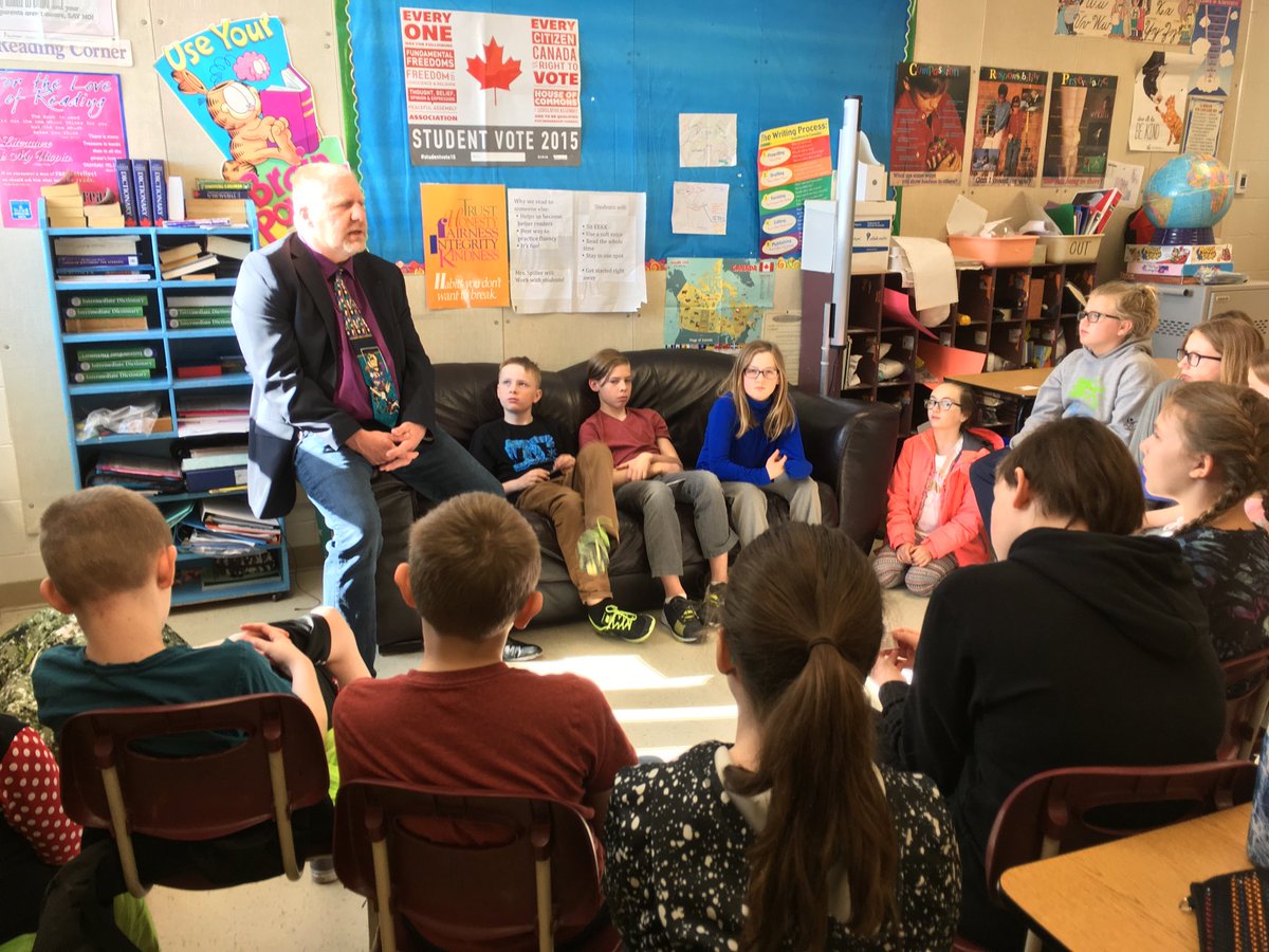 hookhorse's tweet photo. Mr.Nibourg of Erskine South meets with Grades 5/6 https://t.co/lvBYHY6VpK