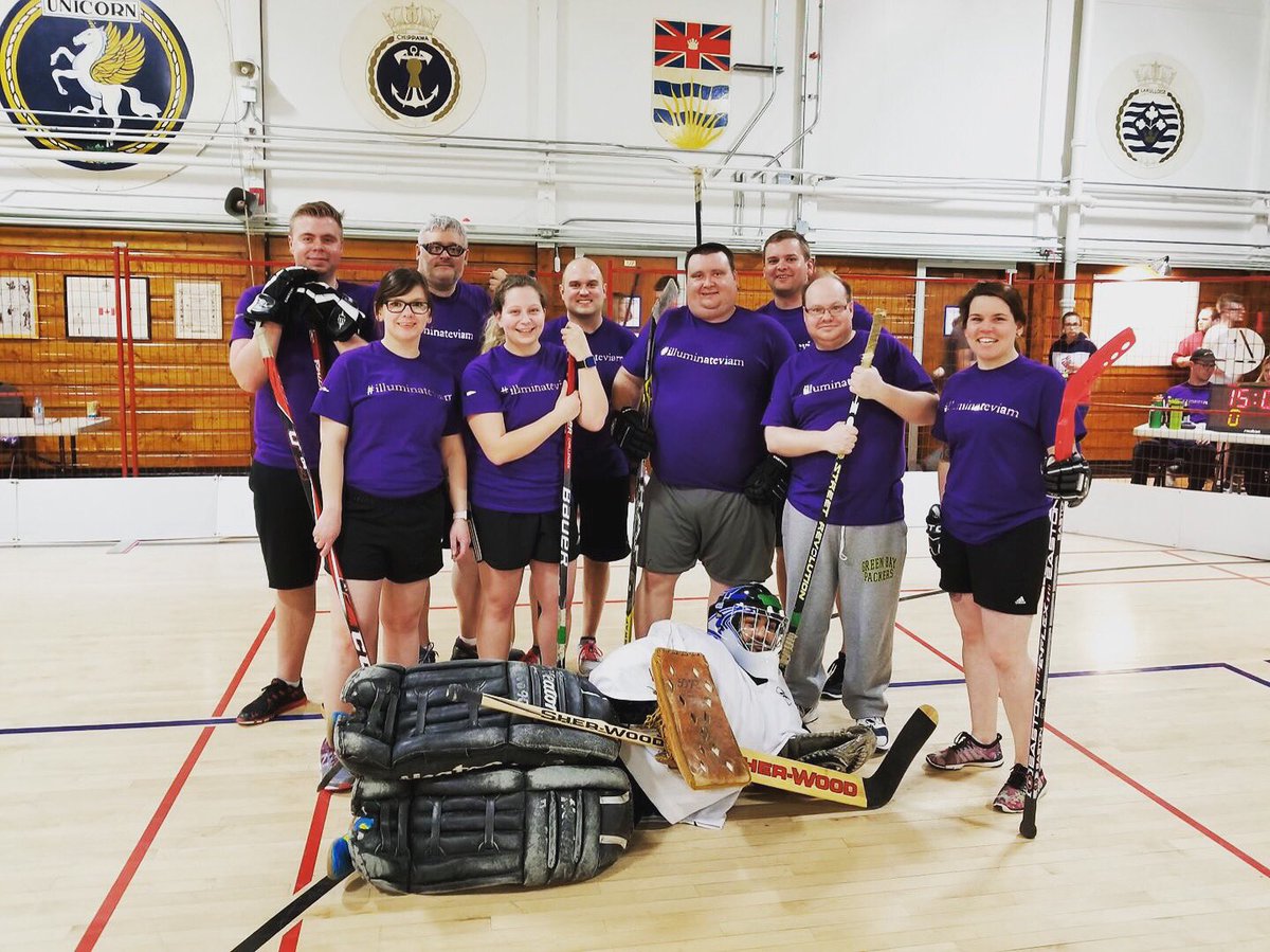 michaela_demong's tweet photo. Last night’s ball hockey tournament put on by @HMCS_Unicorn was an absolute blast! Had a fantastic time playing with my fellow CIC officers raising money for @HumboldtBroncos #PlayForHumboldt 💛💚 🏒 https://t.co/zURCvJ6yVJ