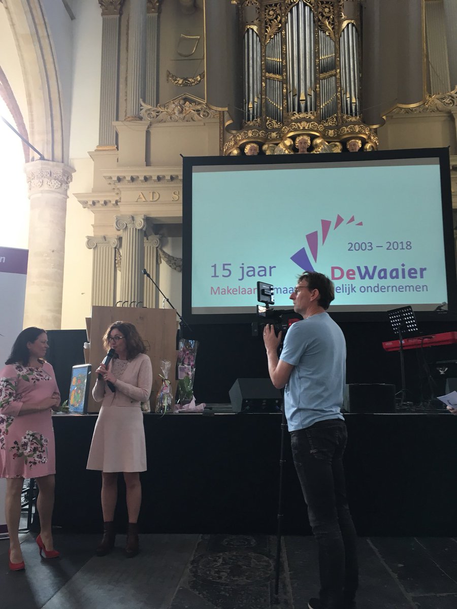 15 jarig jubileum van Stichting De Waaier en voorzitterswissel. Bedankt Belinda en veel succes Monique!