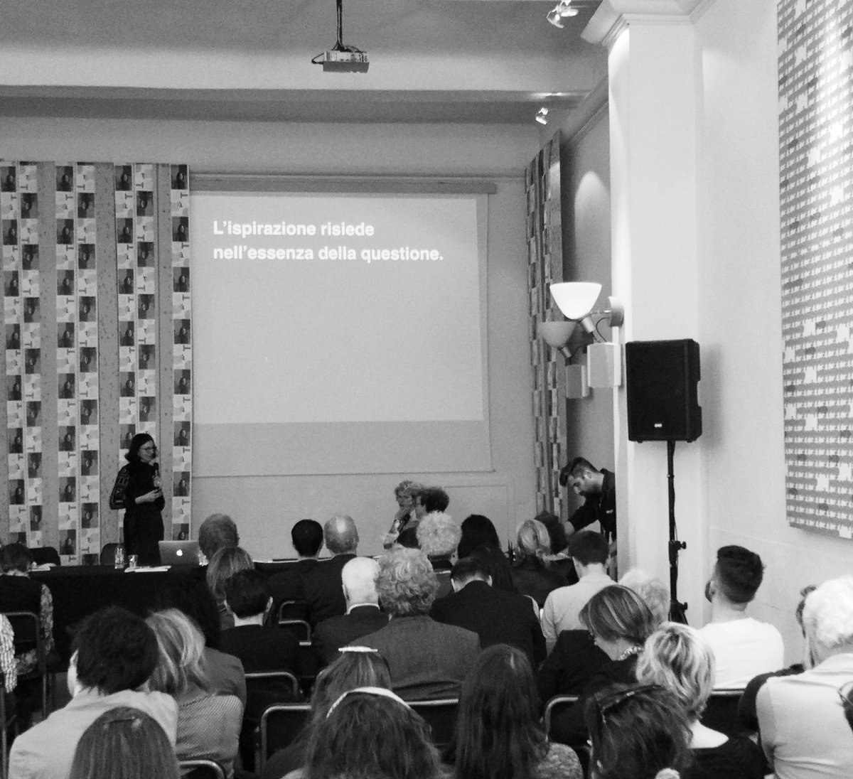 ruskiduski's tweet photo. "L'ispirazione risiede nell'essenza della questione" #GinetteCaron racconta il suo approccio al #graphicdesign #PULP13
@PulpJournal @FedrigoniPapers #mdw18 https://t.co/tIIf75DWC9