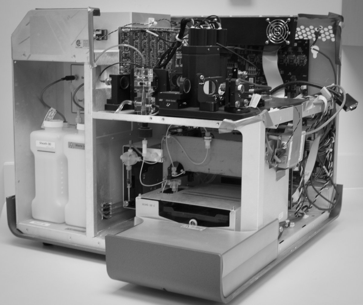 FlowUNMC's tweet photo. Have you ever wondered how the the magic of #FlowCytometry really works? Get an up-close, hands-on look at the inner workings of a flow cytometer! Stop by the lab today and check it out the optics, PMTs, fluidics and more!
#FlowUNMC
#IamUNMC
#FACSArray https://t.co/DkqwxeXR6T
