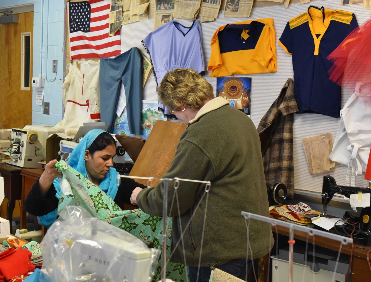 activitiesinalb's tweet image. Refugees learn English through sewing classes in Rensselaer dlvr.it/QQ5Ry6