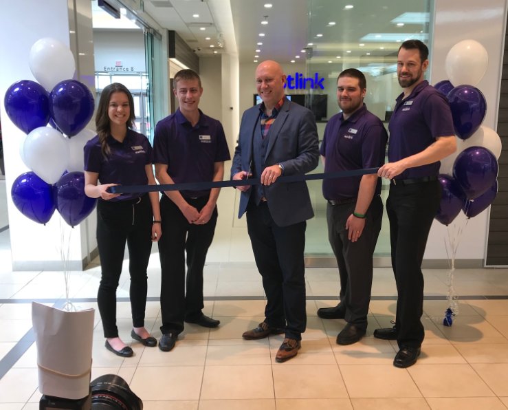 Eastlink's tweet photo. It's official! We're open in #Fredericton! 😀 #EastlinkWireless https://t.co/cGPD3Dqcow