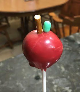 GraceLikeRainBl's tweet photo. These would be perfect for all those Teacher Appreciation events that are coming up. #apple #cakepops #cakeonastick
INSTRUCTIONS: https://t.co/n7Pzi1pwox https://t.co/xteWmngB8g