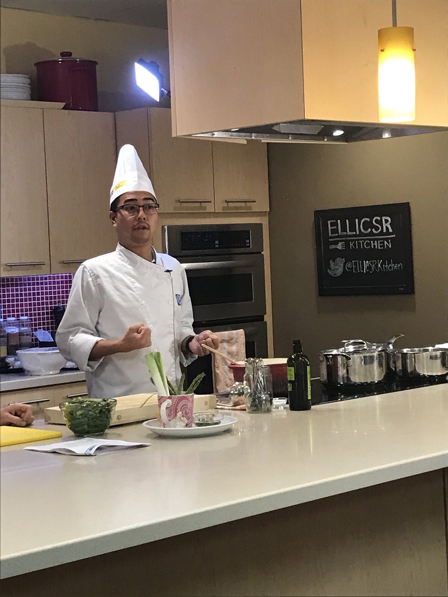ELLICSRKitchen's tweet image. First up is Lucas Hum! Cooking a delicious asparagus and leek soup! #springcooking #ellicsrkitchen #souptime #GBCCHCA