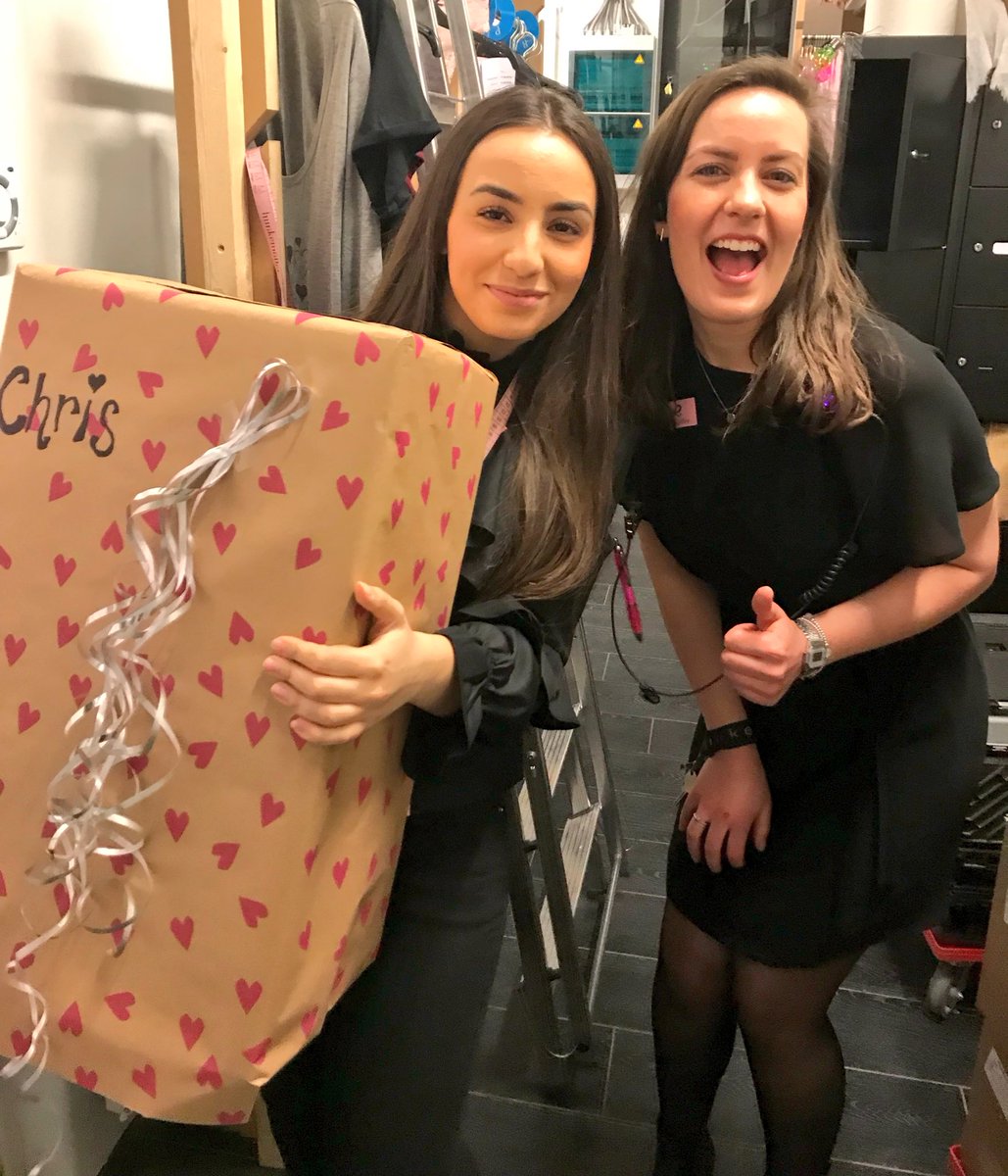 With her sweet seduction charms, Christianna knew how to convince our sheros. she is our only one 6/60 challenges winner 👊🏽 Be a goal digger girl 🎉🙌🏽💝 <a href="/sabrina_vermeer/">Sabrina van der Linden</a> <a href="/SherooHc/">Gwendolynn Landveld</a> @DianeVanGool <a href="/linda_jong/">Linda de Jong</a> #HCsheros #hkmfun #lovemyjob #Hunkemöller