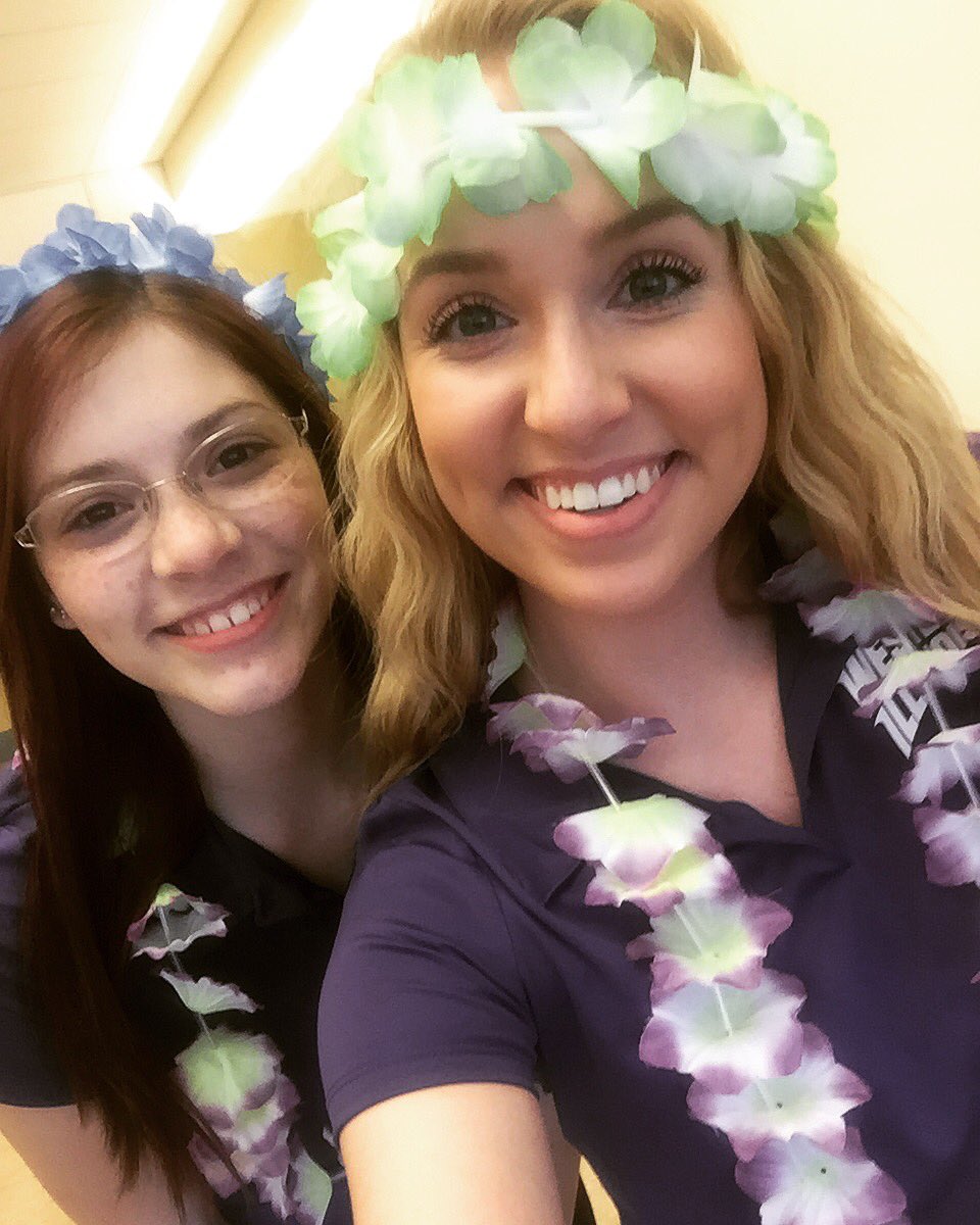 wiumusictherapy's tweet photo. Two of our sophomores, Morgan and Cicely, had a blast doing a traveling themed session for their seniors! 🌺☀️✈️ #wiumta #therapythursday https://t.co/kPqjIh6QCn