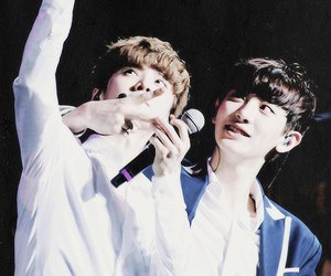 chanluachive's tweet photo. Be happy everyday, because an angel like you deserves all good things that exist❣ Happy birthday, little angel #HappyLuhanDay 🎂❤ https://t.co/H5lWsBGjbU