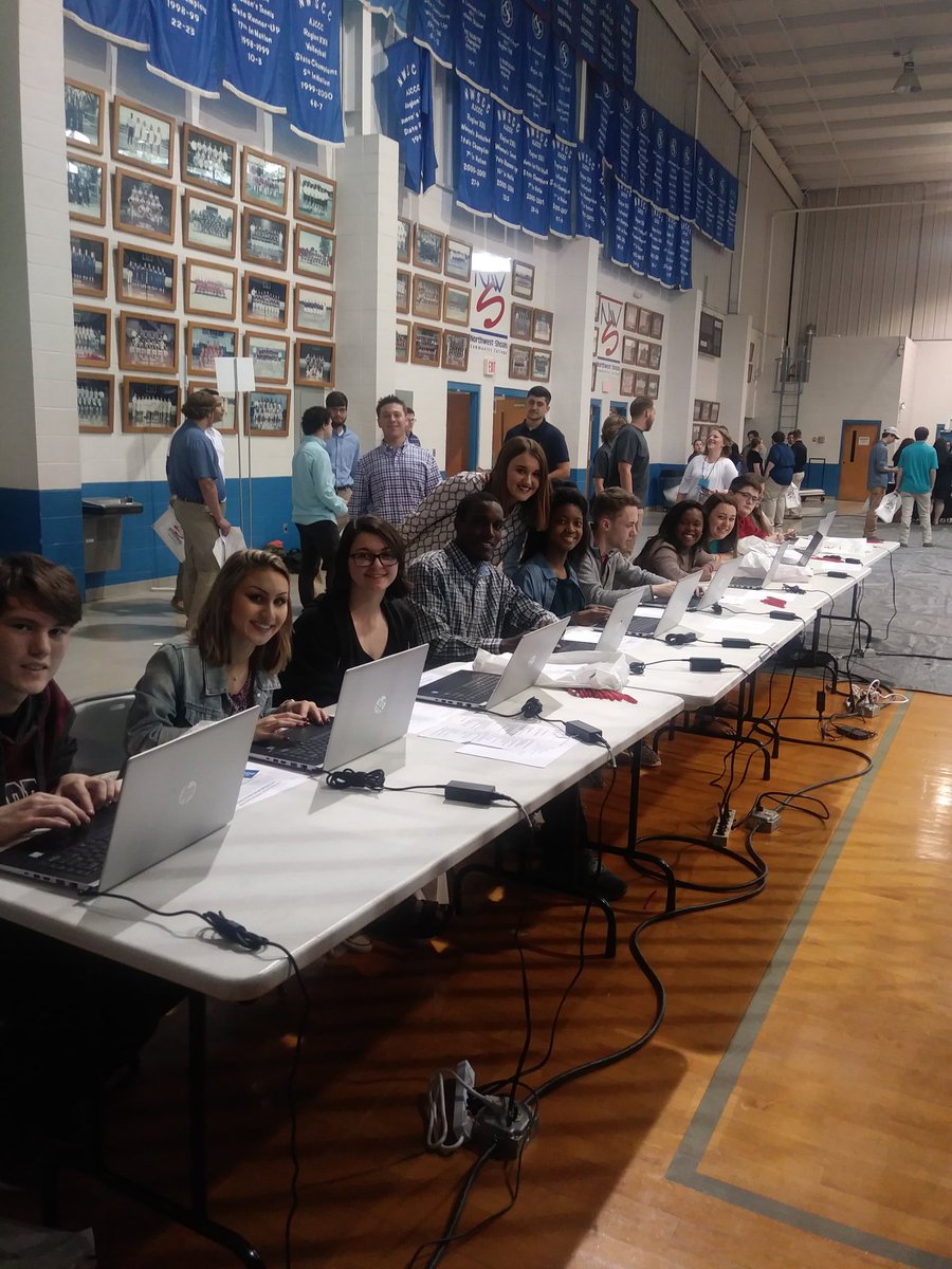 talmon925's tweet photo. Filling out online applications @DeshlerHS https://t.co/DuRYPn9q8g