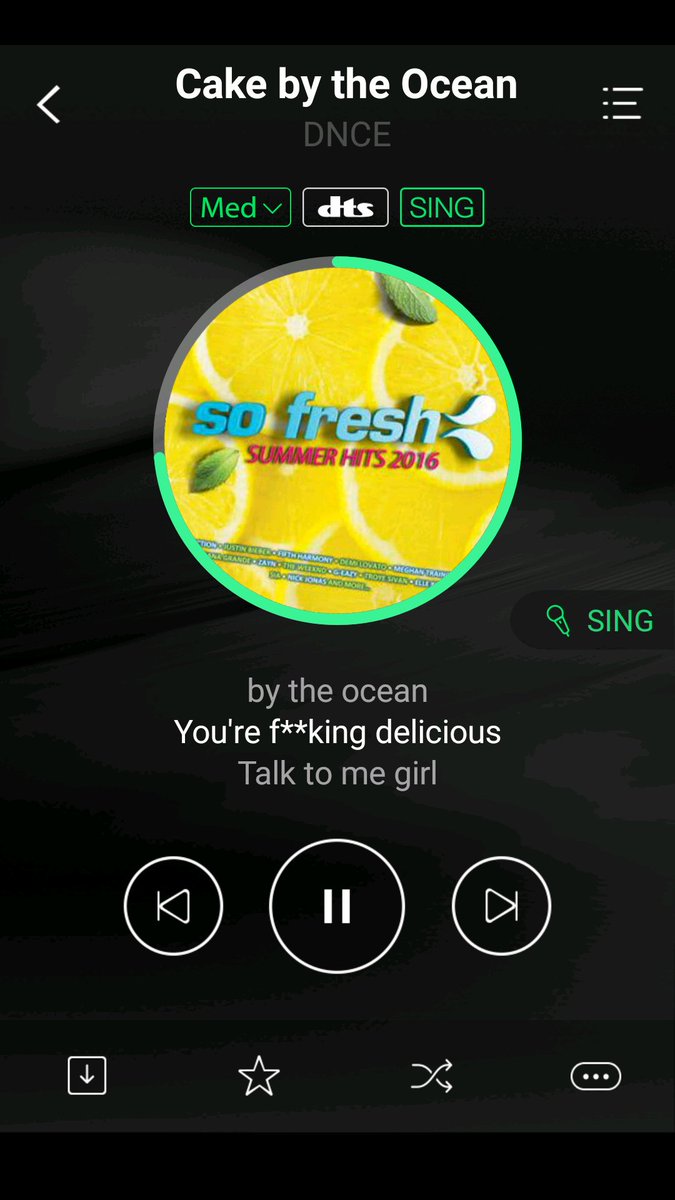 cc_pimm's tweet photo. Talk to me baby! ฟังเพลงนี้ทีไรอดขำไม่ได้ หน้าพี่ช่าจะลอยเข้ามาเลย เป็นคลิปหนึ่งที่ชอบมากค่ะ 😂😂😂 @inlovemarsha #smuleworld https://t.co/wUpQe9BGm2
