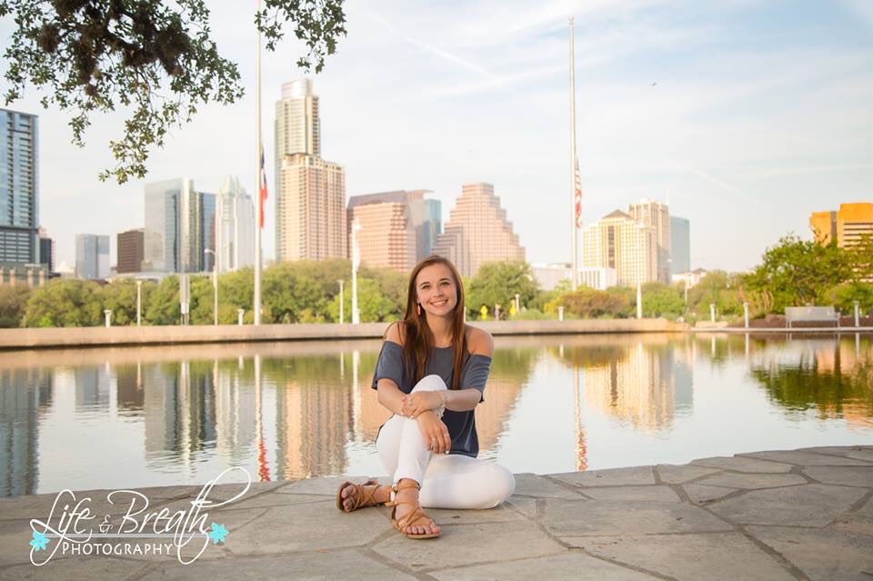 LifeandBreathTX's tweet photo. Geez Louise...another beautiful senior!!!  Seniors and skylines, love it!! #roundrockseniorphotographer #pflugervilleseniorphotographer #georgetownseniorphotographer https://t.co/q46h6Zhpwz