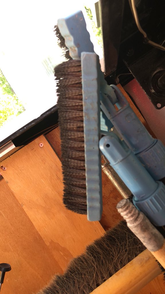 IntegrityStone1's tweet image. Cleaning your tile grout can be easy, all you need is a brush, some degreaser or stripper(make sure you water it down quite a bit), spray it on the grout, let it sit for a couple of minutes, and scrub, make sure you rinse it well, if you have color sealing, do not scrub it.