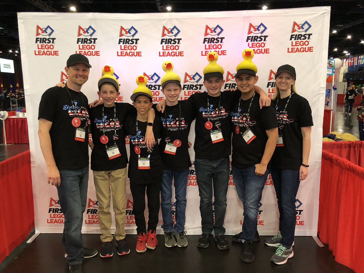 ElectricLEGOS's tweet photo. The day is off to a great start. We’re done with judging and have three practice matches this afternoon. #FIRSTChamp #HYDRODYNAMICS https://t.co/TU5PAKPokU