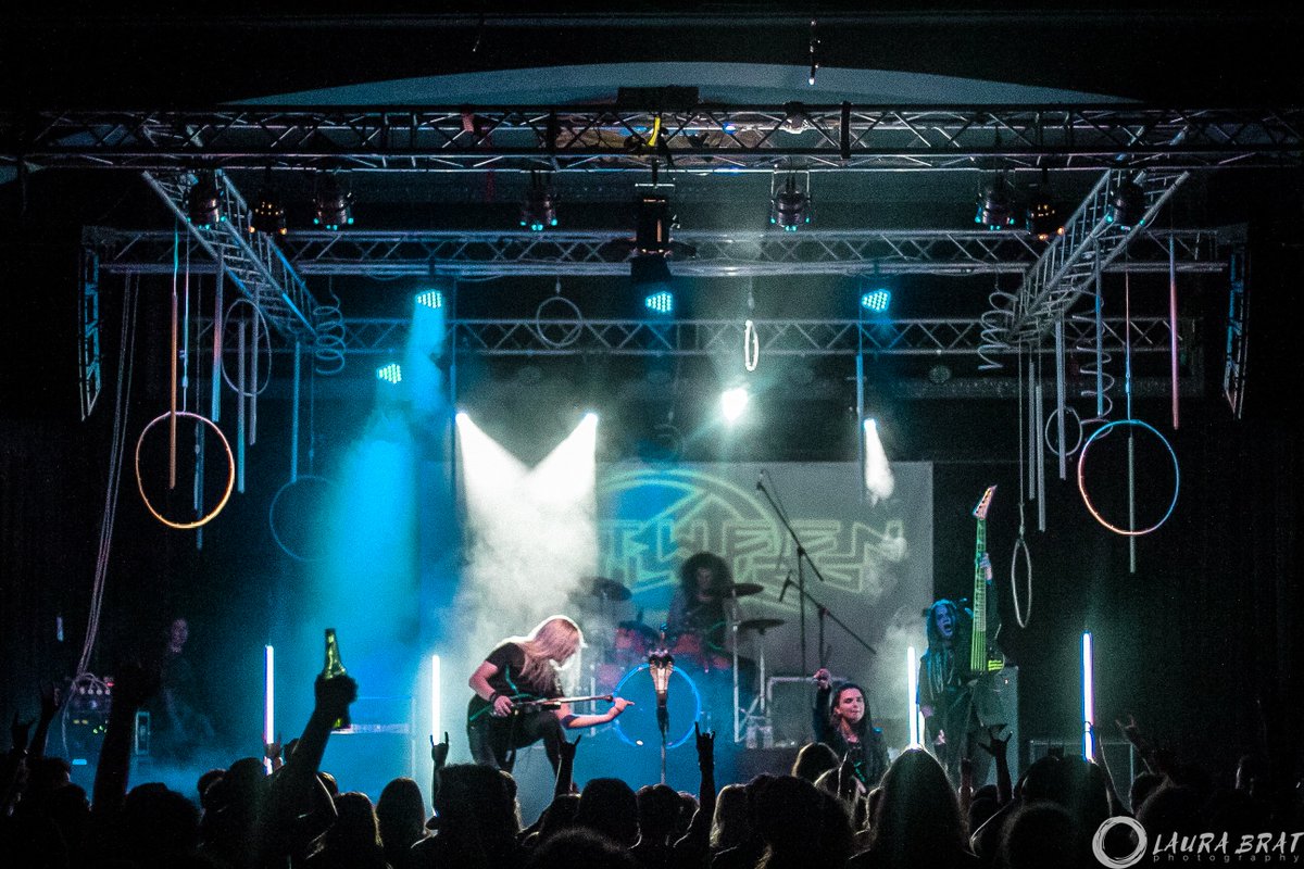 BetweenColorsRO's tweet photo. Monday! April 23rd! Quantic! Be there!
Cheers to 📷Laura Brat for some cool new shots!

#simulacrum #live #quantic #neon #NeonCore #metalcore #industrial #stageshow #JacksonGuitars #DRStrings #DRNeon #DunlopStrings #DunlopPicks #ZoomFX #AsusLaptops https://t.co/LxruZuigPw