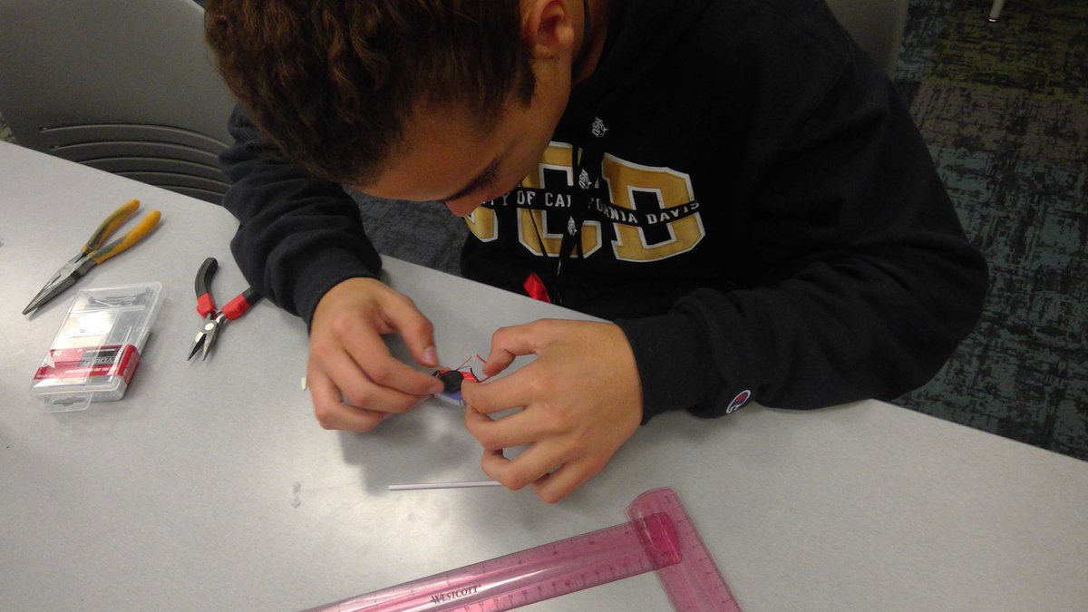 USchoolLMC's tweet photo. More pictures from our #brushbot battles yesterday! We love #StemWeek2018 at #USchool! Learn how to make them at home: https://t.co/McikdeMpYr https://t.co/bD4nxjwKlX