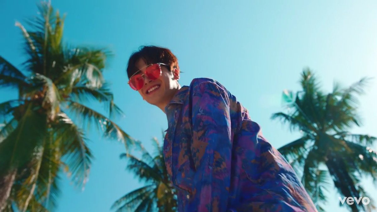 IGotSweet4's tweet photo. Alguien sobrevivió con esta parte? 😍😍
#JacksonWangDawnOfUs

#PremiosMTVMiaw 
#MTVLAKPOPGOT7 
#GOT7
@GOT7Official https://t.co/rL5ATPEVnS