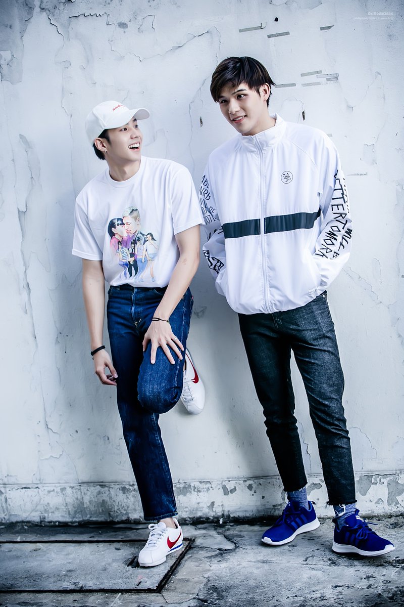 aunza3326's tweet photo. _180419_ ทีมไหนดีนะ #TEAMSKY หรือ #TEAMBANK ดี 
.
.
@skywongraveee @bank_thiti 
#HitZSportsDay 
#955VirginHitZ 
#VirginHitZ 
#skywongraveee 
#NadaoArtist 
 #TUsexyboy https://t.co/2VIgSW0kXV