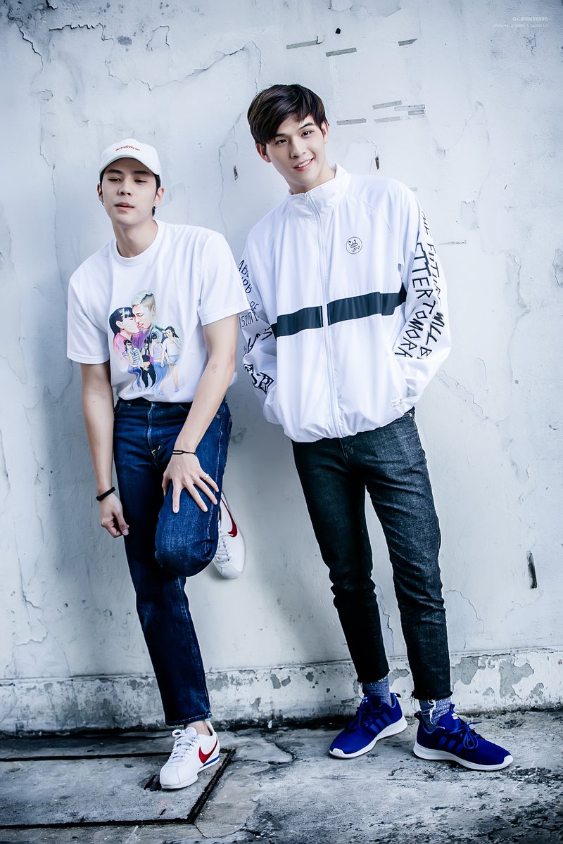 _180419_ ทีมไหนดีนะ #TEAMSKY หรือ #TEAMBANK ดี 
.
.
<a href="/skywongraveee/">Wongravee Nateetorn</a> <a href="/bank_thiti/">Thiti Mahayotaruk</a> 
#HitZSportsDay 
#955VirginHitZ 
#VirginHitZ 
#skywongraveee 
#NadaoArtist 
 #TUsexyboy