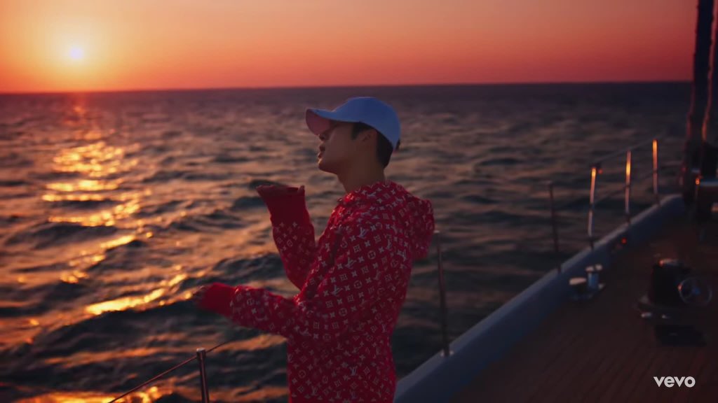 jiaersgolden's tweet photo. Jackson siempre demuestra que puede superar las expectativas y sus mvs son hermosos llenos de escenografías preciosas.
Sinceramente te dan ganas de seguir viendo el video porque se disfruta.

Apóyenlo, lo merece.

https://t.co/md7949I5rO

 #JacksonWangDawnOfUs https://t.co/nnsrLvGb7t