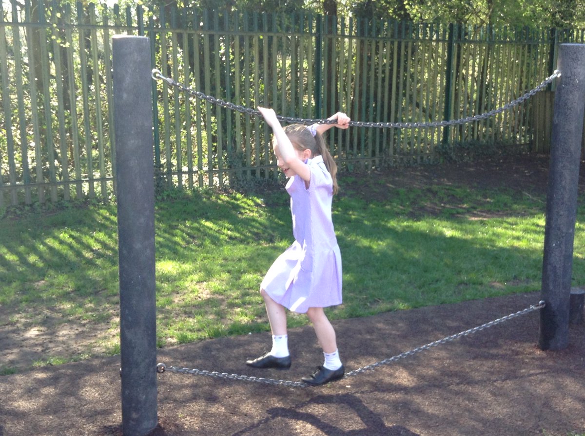 StAlbans_Sch's tweet photo. How long is a minute? Year Three had fun estimating and finding out today! #mathsinthesun #outdoormaths #welovemaths #MrsJ https://t.co/lAkIGPdpur