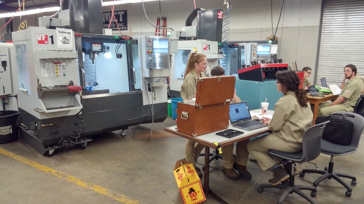 ccca_machine's tweet photo. @CalCoCareerTech Machining students hard at work @SkillsUSA_AL automated manufacturing contest! @ccboe_news @NIMS_Inc https://t.co/M4kWLMpKyL